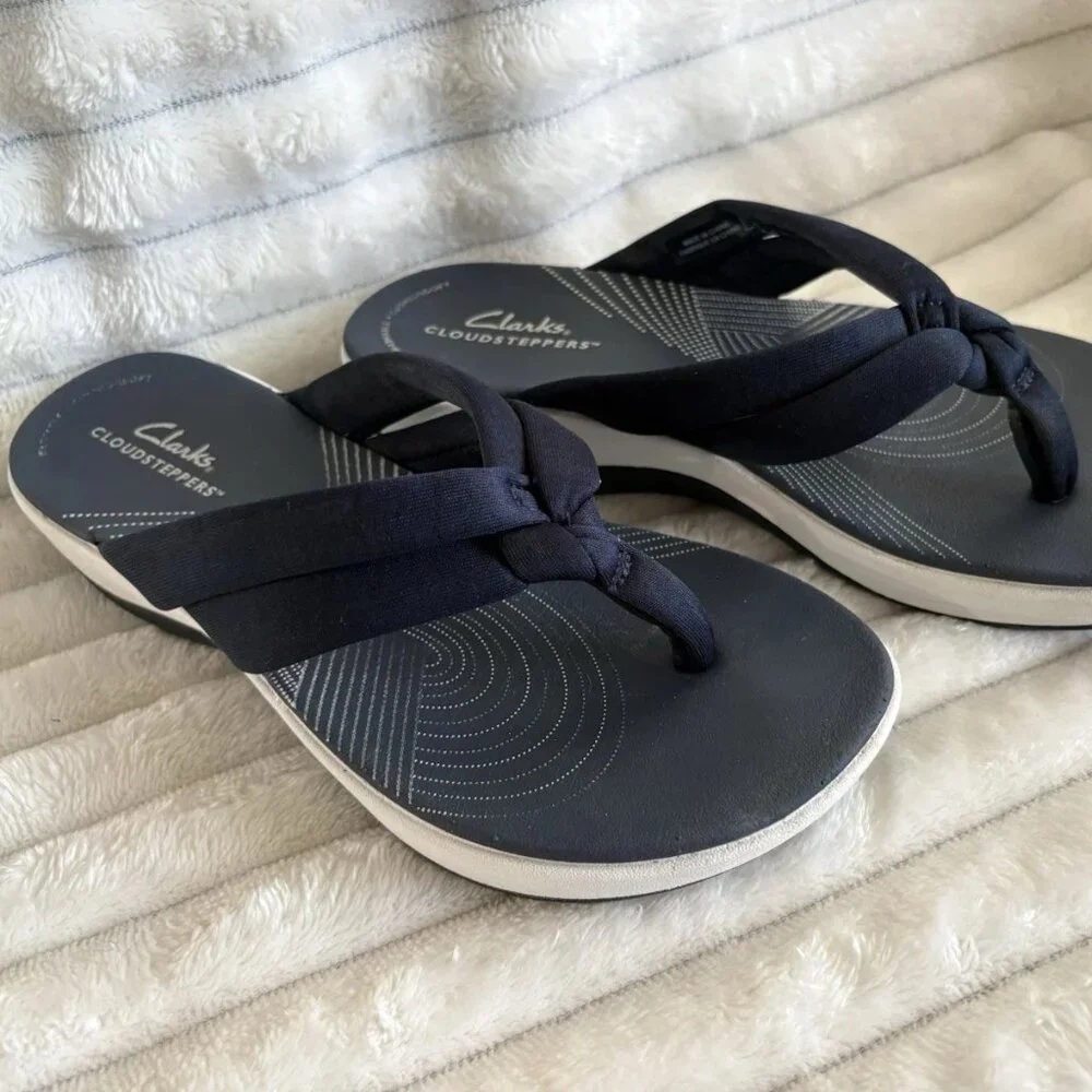 Clarks Cloudsteppers Size 7 M Women's Arla Kaylie Fabric Thong Sandals Navy Blue - Picture 2 of 9